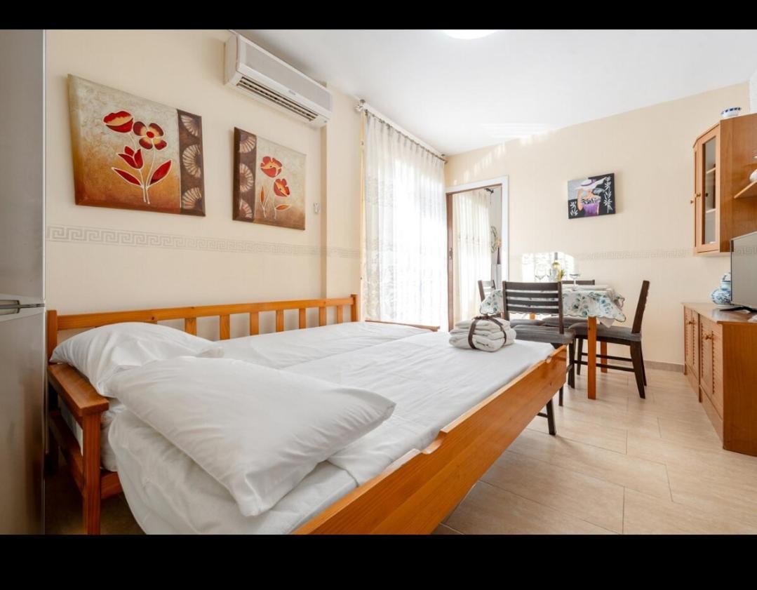 Jescamar Apartment ซาลอว์ ภายนอก รูปภาพ
